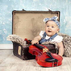 kleines Mädchen mit Geige