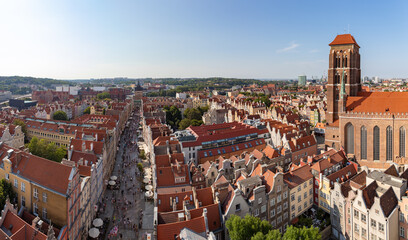Obraz premium Long Street, St. Mary's Church and Rooftops in Gdansk