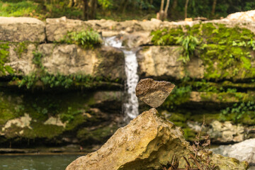 Fototapeta na wymiar Beatifull green lanscape and waterfall