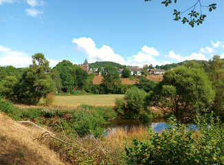 Der Ort Weweler am Fluss Our in der Gemeinde Burg-Reuland in der Provinz Lüttich in Ostbelgien im...
