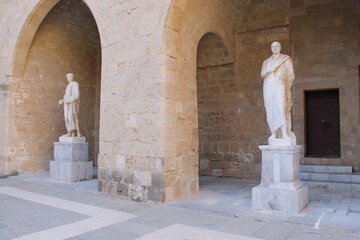 Obraz premium Statues in the courtyard of Palace of the Grand Master of the Knights of Rhodes, Greece
