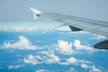 Fototapeta premium Airplane Window View with Airplane wing and Blue Sky