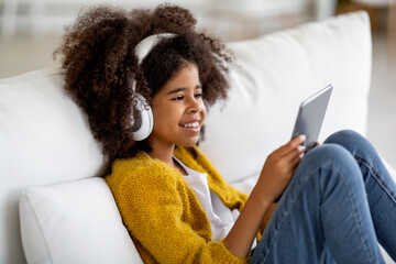 Obraz na płótnie Canvas Happy black child enjoying newest mobile game