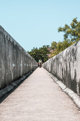 Fototapeta premium caminando muralla campeche