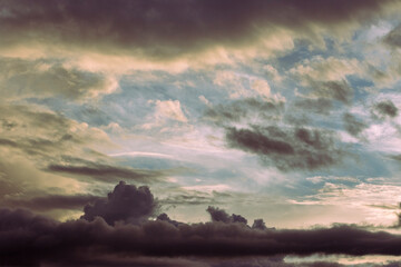 Obraz premium stormy clouds with some a blue break