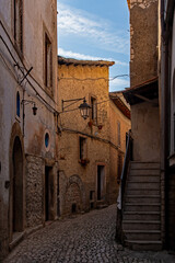 Fototapeta na wymiar Straße in der Altstadt von Sermoneta in Latium in Italien