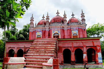 Fototapeta na wymiar Karapur Mia Bari Mosque is an ancient mosque of Bangladesh built in the Mughal architectural style. It is located in Barisal Sadar No. 1 Raipasha Karapur Union. There are six doKarapur Mia Bari Mosque