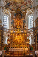 Der prachtvoll im Stil des Rokoko gestaltete Innenraum der Klosterkirche von Kloster Andechs mit...