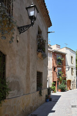 alte häuser in der altstadt von cambrils, tarragona, spanien