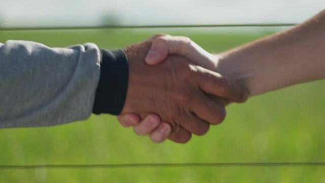 Aperto de m&atilde;os - Agricultores