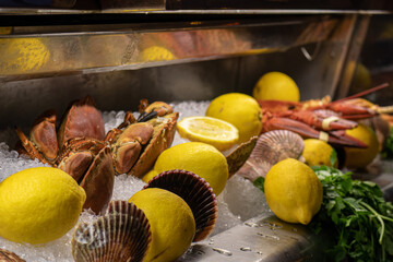 Naklejka premium Seafood fridge in the restaurant