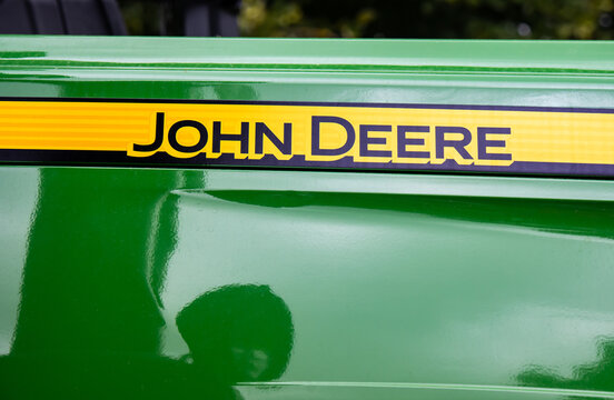 JOHN DEERE Logo