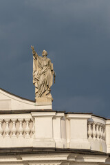 Obraz premium Wadowice John Paul II Square Market square, view of the statues