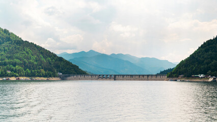 Obraz premium View of Bicaz lake and dam in Romania