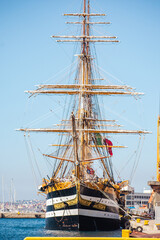 Obraz premium Italian ship in the port