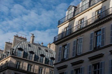 Fototapeta na wymiar The facade of the classic european building in paris
