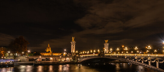 Fototapeta na wymiar paris briedge at night