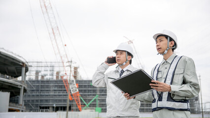 日本人の仕事風景、現場監督　　施工管理　新人教育