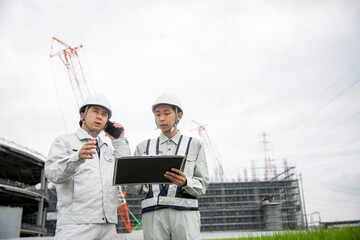 日本人の仕事風景、現場監督　　施工管理　新人教育