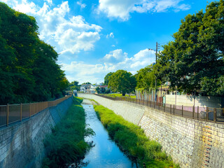 小川