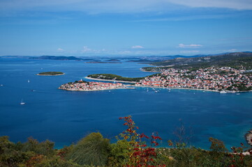 Obraz premium Mediterranean seascape with lot of islands and historic town on peninsula