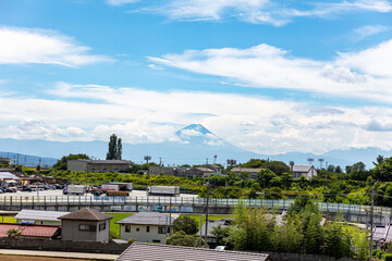 長坂市街地方面と富士山