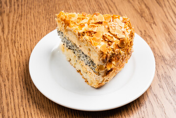 caramel cake with almond