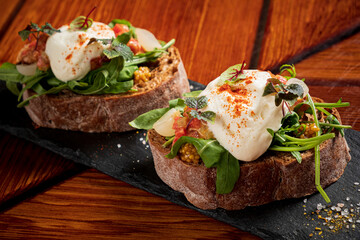 Healthy bruschetta with salmon tartare