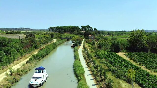 Canal du midi - Decelerated holidays on the houseboat