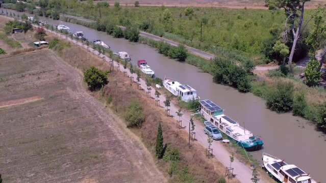 Canal du midi - Decelerated holidays on the houseboat