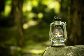 森とランタン