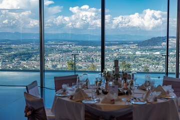 hochzeitsfeier eventlocation festliche party tische aussicht bern