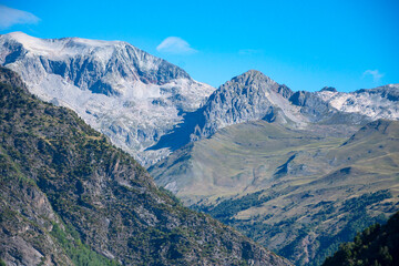 Panorámica del Valle de Benasque con la cima del Monte Perdiguero al fondo. (Huesca)