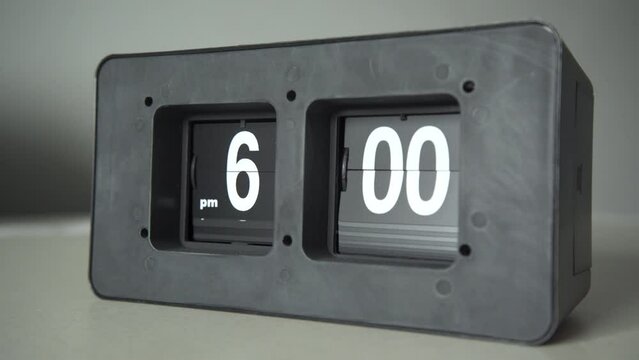 Flip clock show it's 6 p.m. time