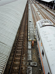 railroad tracks in the middle of the railway