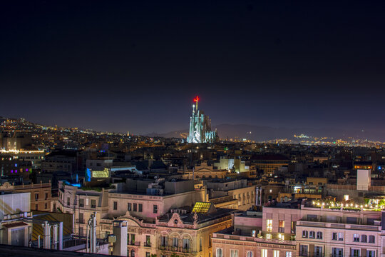 Barcellona di notte vista panoramica - Panorama aereo foto scattata con drone