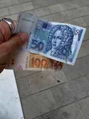 money in hand Kuna croata