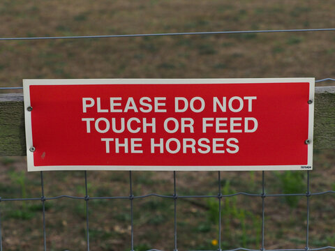 Do Not Feed Sign