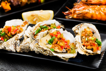 Grilled oysters with lemon garlic