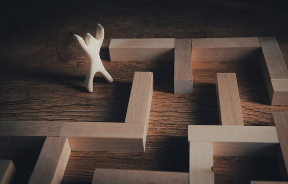 man labyritos way out of problems