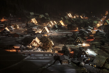 世界遺産　白川村　冬のライトアップ © naomi sugitani