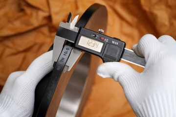 Mechanic uses vernier calipers to measure the thickness of new brake discs, thickness measurement...