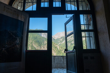 Fototapeta premium un restaurante sul montagna 