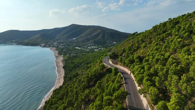 Vista aerea della strda panoramica sulla costa del sud Italia, Cilento (SA).
