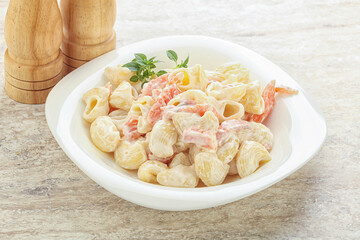 Pasta with salmon and cream cheese