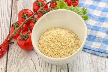 Raw sesame seeds in the bowl