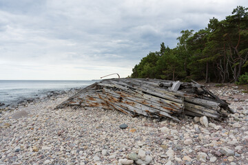 Fototapeta na wymiar Shipwreck on the beach, Öland, Sweden.