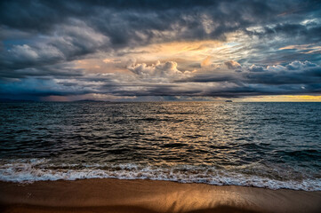 Obraz premium Stormy tropical skies at a beach near Pattaya, Thailand during the monsoon rainy season can produce spectacular sunsets