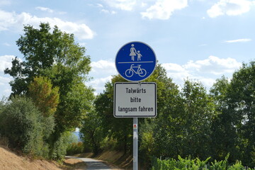 Warnhinweis auf dem Maare-Mosel Radweg