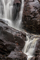 Langzeitbelichtung eines Wasserfalls